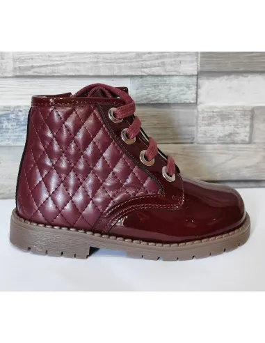 Charol con puffy guinda