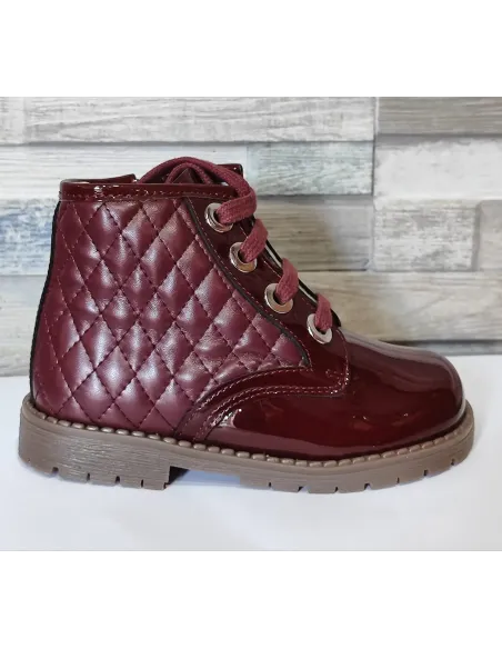 Charol con puffy guinda