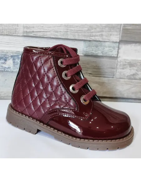 Charol con puffy guinda