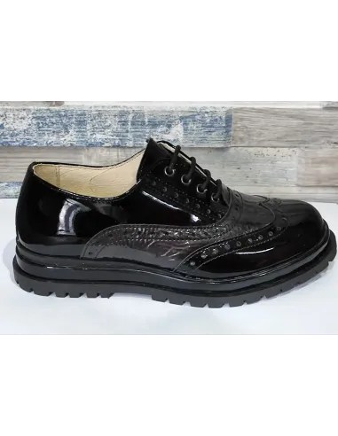 Charol negro con latón