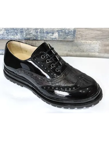 Charol negro con latón